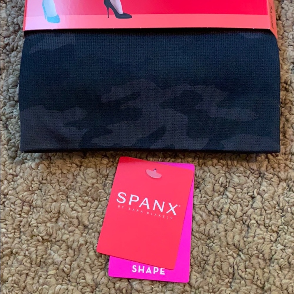 NWT Spanx black camo leggings